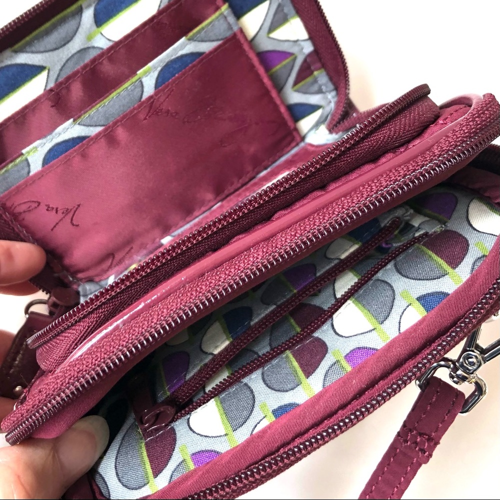 Vera Bradley Bordeaux Crossbody/Wristlet EUC - Picture 7 of 9